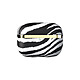 Richmond & Finch Coque pour Airpods Pro Samba Attrayante et Résistante Blanc / Noir Elle protège et décore vos AirPods Pro