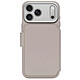 Decoded Étui Folio pour iPhone 17 Pro Max MagSafe en Cuir avec Coque Détachable Beige - Cet étui folio beige pour iPhone 17 Pro Max est fabriqué en cuir pleine fleur qui développe une patine naturelle avec l'usage