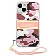 Guess Coque pour Apple iPhone 13 Camo avec lanière nylon Rose Coque conçue sur mesure pour Apple iPhone 13
