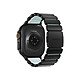 Nomad Bracelet pour Apple Watch 49mm Magnétique Design Hybride Modèle Stratos Noir Ce bracelet noir pour Apple Watch 49mm utilise une structure en titane et caoutchouc fluoroélastomère résistante à l'eau et aux contraintes mécaniques