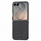 Avizar Coque pour Galaxy Z Flip 8 Effet Cuir Carbone avec Bords Surélevés Cette Coque sur mesure pour Samsung Galaxy Z Flip 8 s'adapte parfaitement au pliage fluide de votre smartphone tout en le protégeant contre les chocs du quotidien.