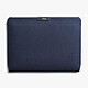 Générique Housse pour Ordinateur Portable 14 Pouces avec Doublure Matelassée Bleu marine Cette Housse a été conçue sur mesure pour accueillir les ordinateurs portables jusqu'à 14 pouces ainsi que le MacBook Pro 14 pouces, assurant un maintien précis et sûr.